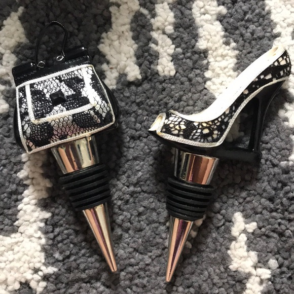 🍷 Wine Bottle Stoppers (NWOT) - Picture 1 of 4